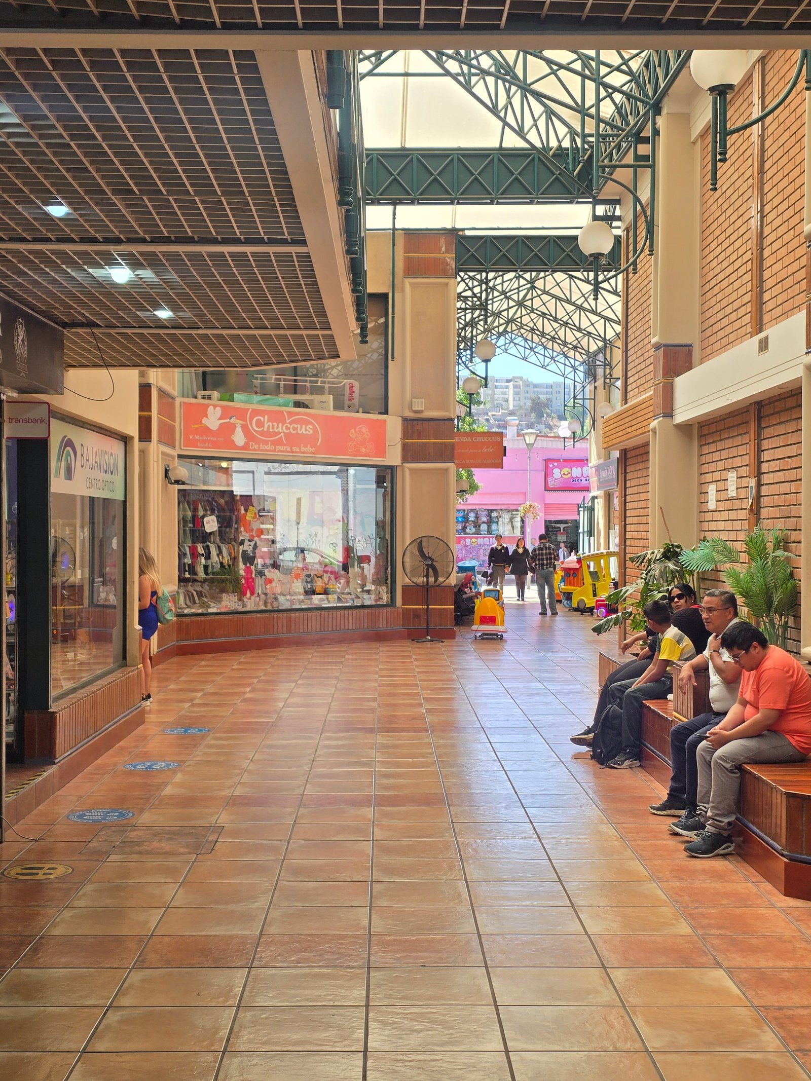 Pasillo central Galería Comercial Valle del Sol, Ovalle