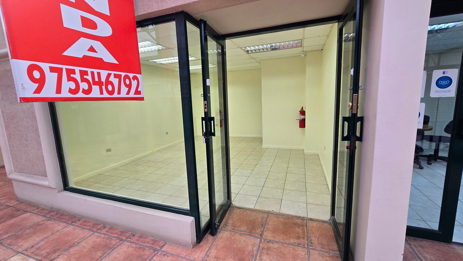 Local N°12 en Galería Valle del Sol — foto 5
