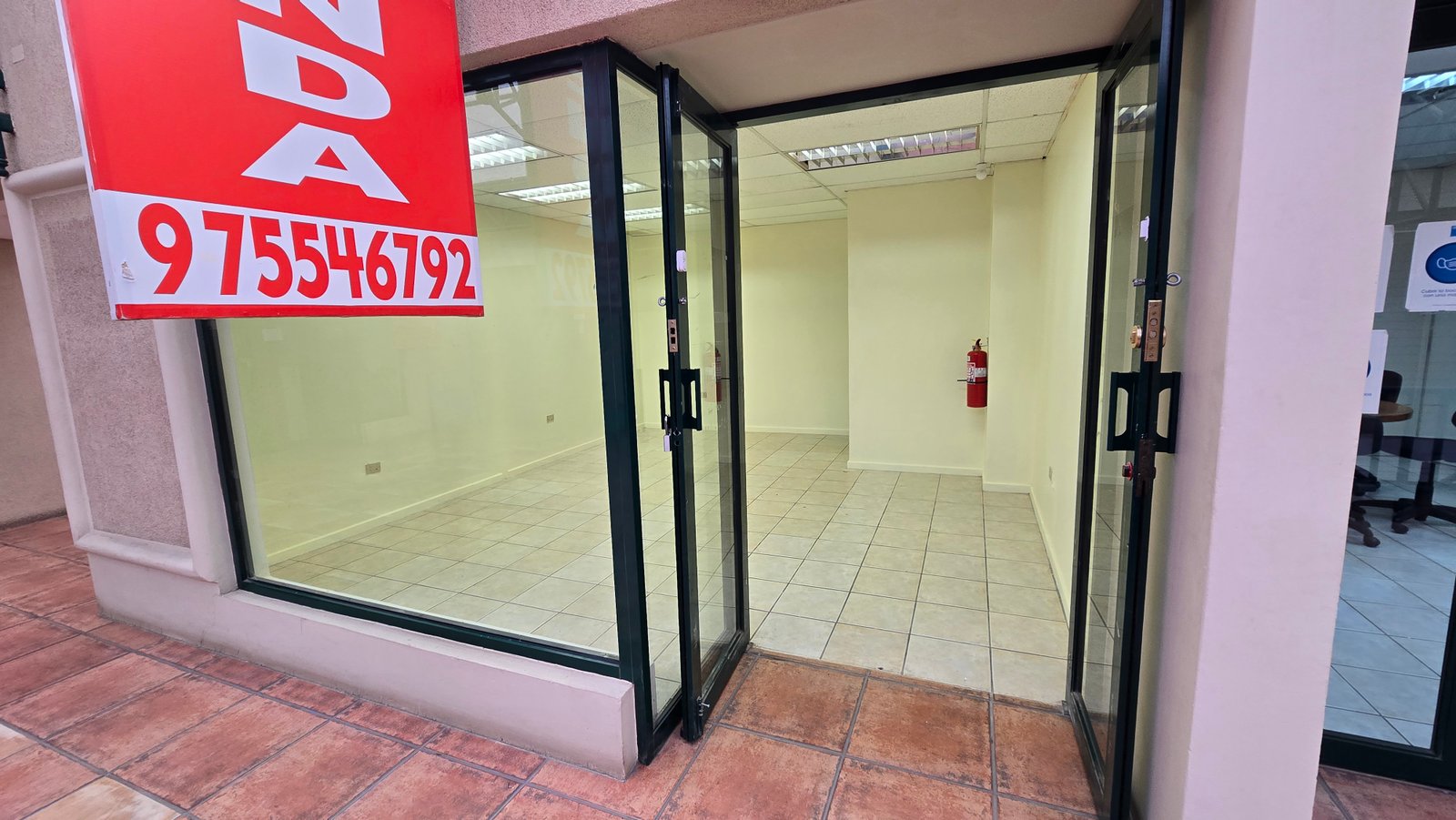 Local N°12 en Galería Valle del Sol — foto 6