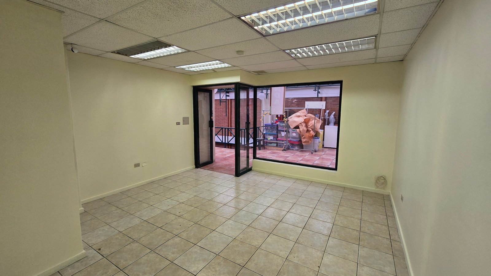Local N°12 en Galería Valle del Sol — foto 9