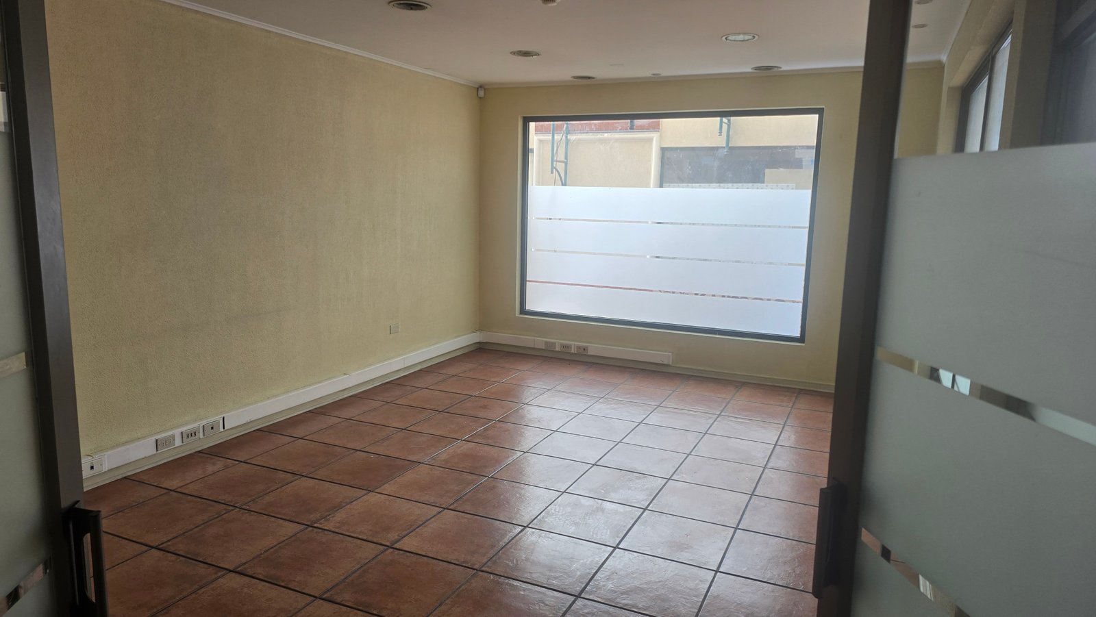 Local N°6 en Galería Valle del Sol — foto 1
