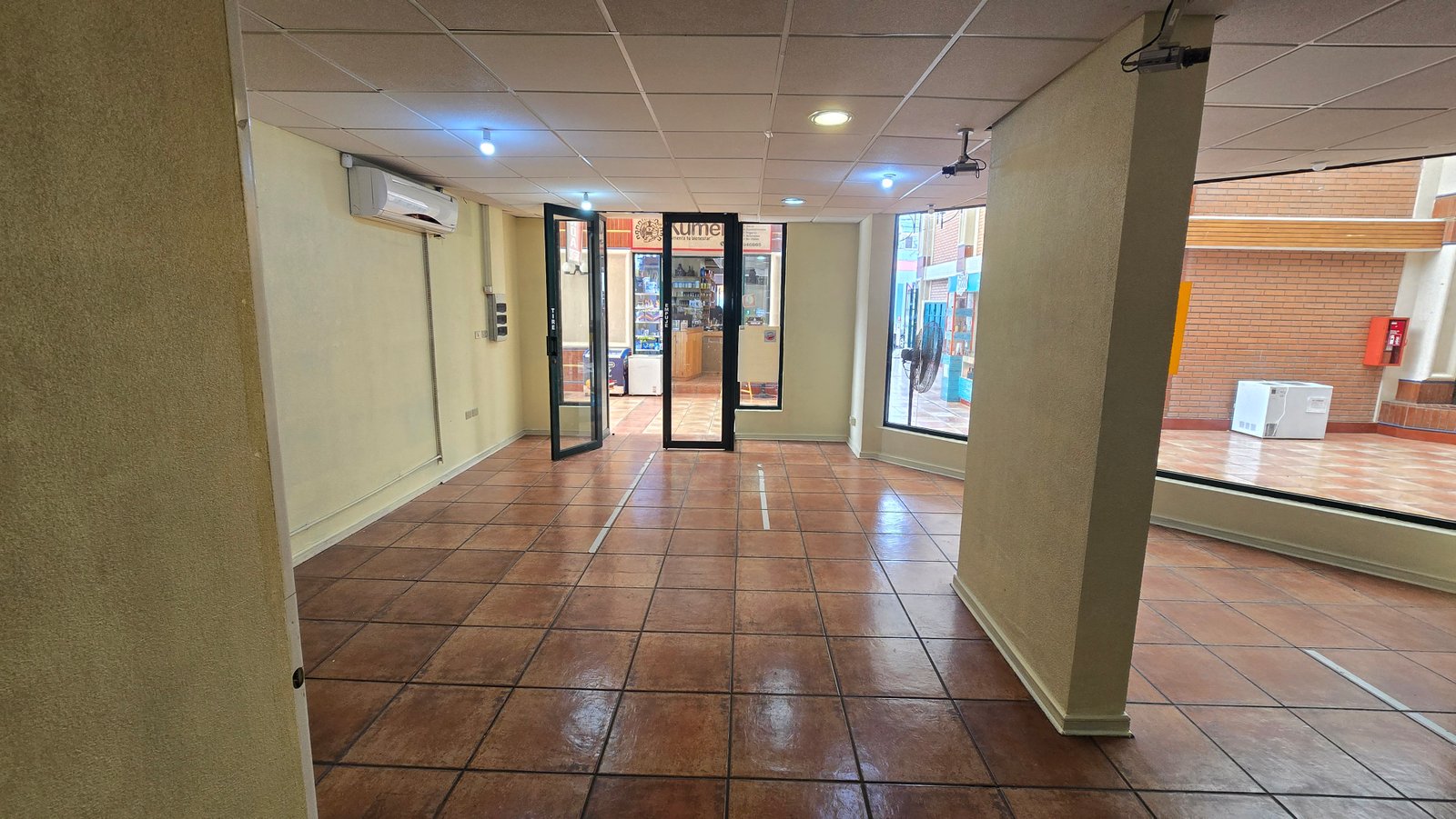 Local N°6 en Galería Valle del Sol — foto 10