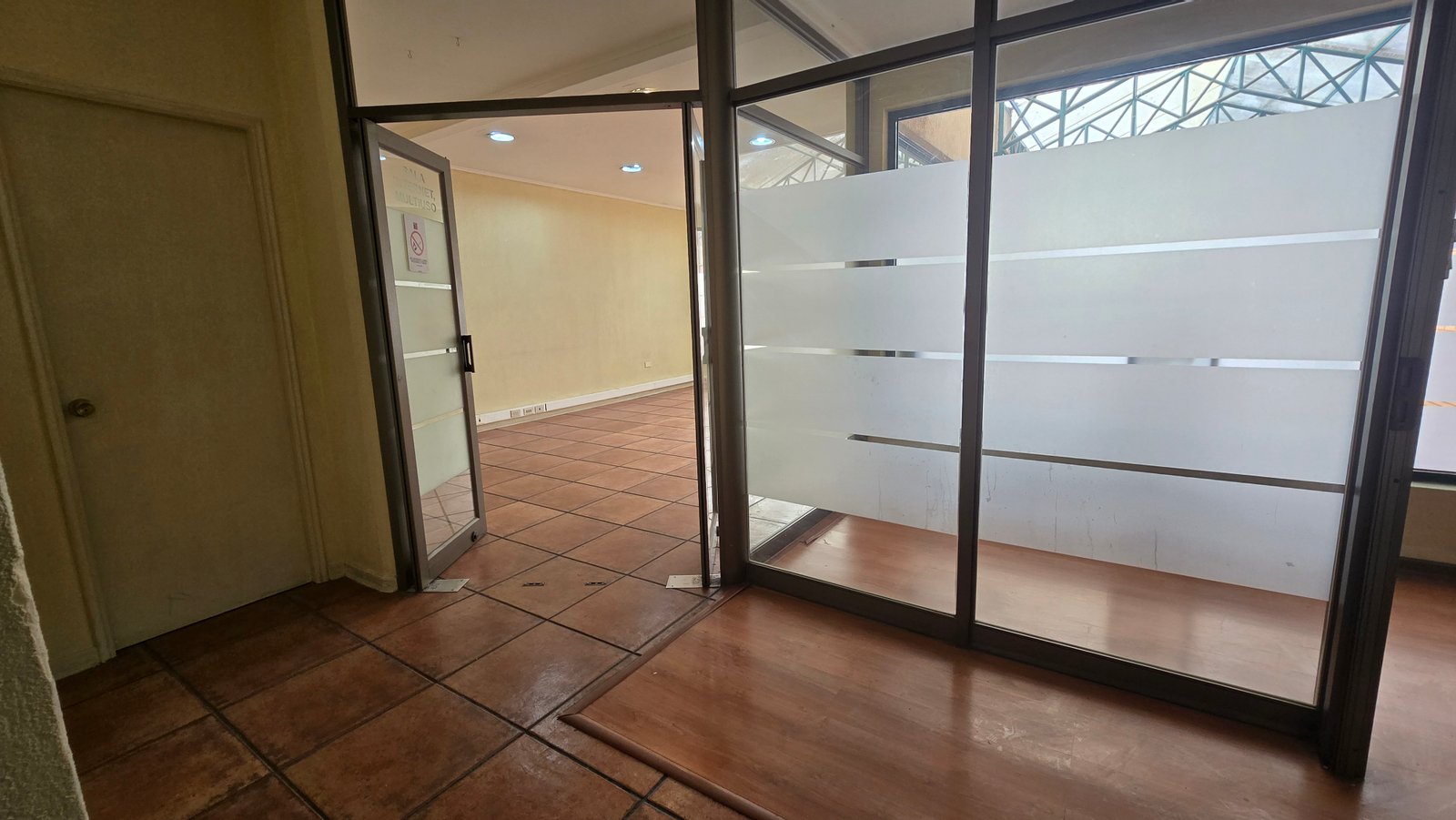 Local N°6 en Galería Valle del Sol — foto 22