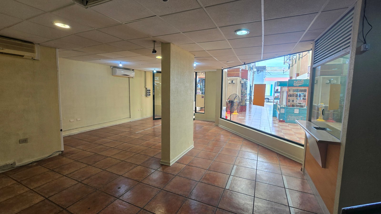 Local N°6 en Galería Valle del Sol — foto 9